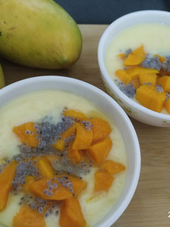 મેંગો કસ્ટર્ડ (Mango Custard Recipe In Gujarati) રેસીપી મુખ્ય ફોટો
