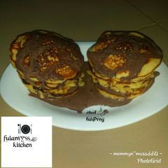 A picture of Banana pancakes by ful@rny"ss kitchen.
