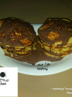A picture of Banana pancakes by ful@rny"ss kitchen.
