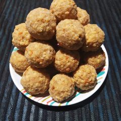 A picture of Boondi Ladoo.