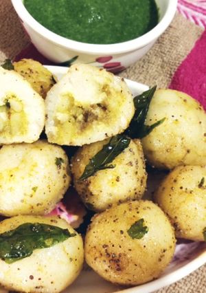 भरवा सूजी बॉल्स (Bharwa suji Balls recipe in Hindi) रेसिपी मुख्य फोटो