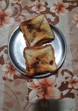 ब्रेड आलू टोस्ट विथ मेयोनेज़ (bread aloo toast with mayonnaise recipe in Hindi) रेसिपी मुख्य फोटो