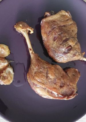 Egyszerű sült sós kacsacomb recept fotója