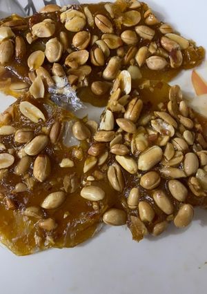 A picture of Peanut chikki recipe.