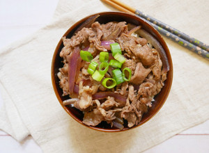 微波版「日式牛丼飯」五分鐘完成、懶人必學 的食譜成品照片