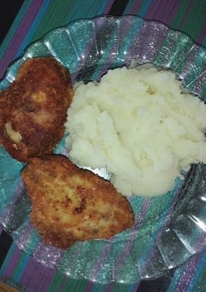 Una foto de Alitas de pollo rebozadas con puré