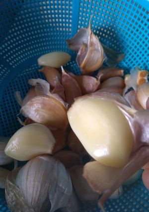 Gambar Tips senang kupas kulit bawang putih