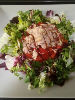 Una foto de Ensalada de pimientos asados con atún