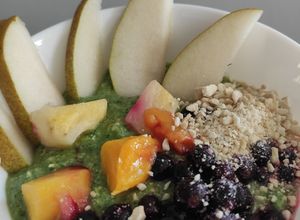 Zdjęcie przepisu Szpinakowy bowl z nerkowcami.