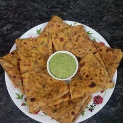 Methi theplas & chutney A picture of Methi theplas & chutney.