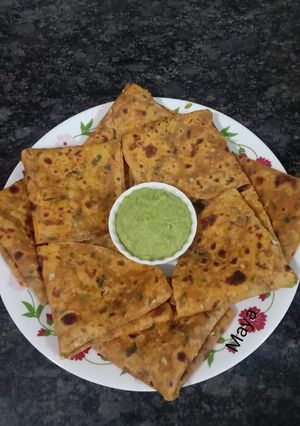 A picture of Methi theplas & chutney.