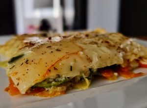 Una foto de TORTILLA ZUCCHINI🥒🥕Forrada con Queso🧀Colby Jack...!