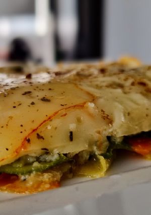 Una foto de TORTILLA ZUCCHINI🥒🥕Forrada con Queso🧀Colby Jack...!