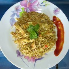 A picture of Omelette chowmin.