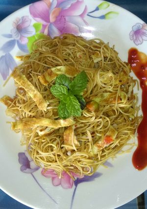 A picture of Omelette chowmin.