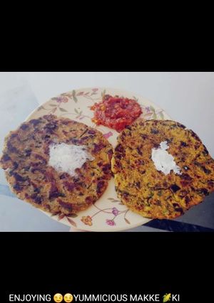 A picture of Makke ki bedmi roti.