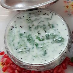 A picture of Spinach raita.