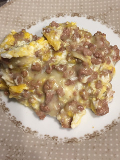 Una foto de Revuelto de picada de ternera con queso “en un pis-pas”
