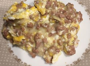 Foto principal de Revuelto de picada de ternera con queso “en un pis-pas”