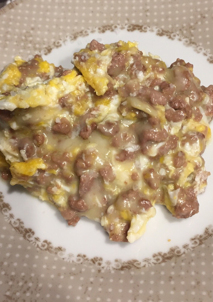 Una foto de Revuelto de picada de ternera con queso “en un pis-pas”