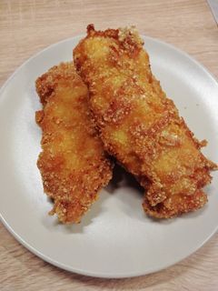 Sajttal töltött rántott csirkemell recept fotója
