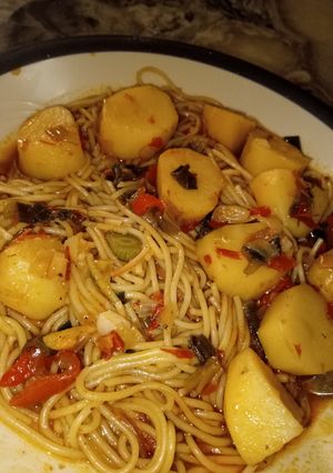 A picture of Jellof pasta with irish.