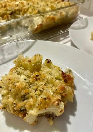 A picture of Crusty Baked Shells and Cauliflower.