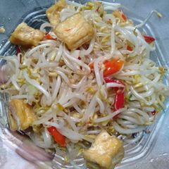 A picture of Tumis tauge.