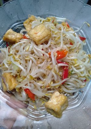 A picture of Tumis tauge.