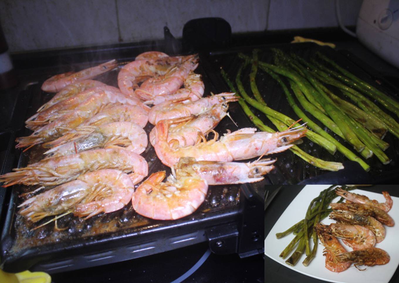 Gambones con espárragos verdes