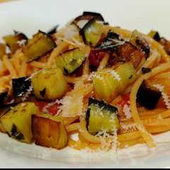 Spaghetti con Melanzane Fritte e Pecorino-レシピのメイン写真