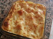 Una foto de merluza bechamel