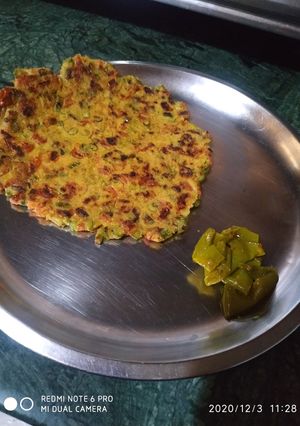 A picture of Oats besan mix veg chilla.