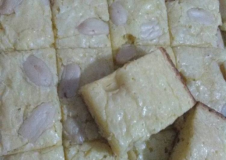 Fudgy Brownis White Cooking Chocolate