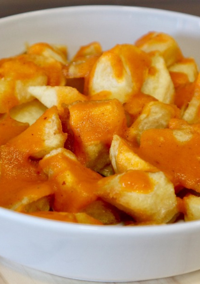 Una foto de Patatas bravas a mi estilo