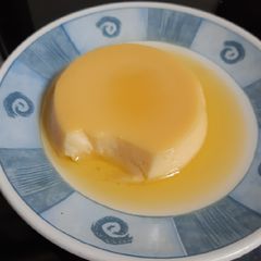 A picture of 4 ingredients flan.
