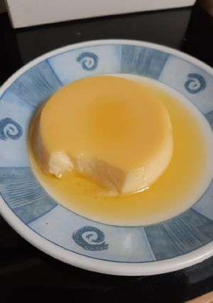 A picture of 4 ingredients flan.