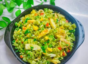 Hình của món Cơm chiên xanh.