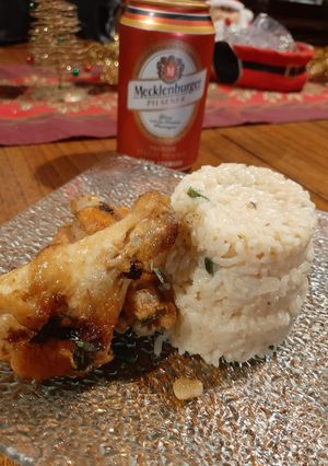 Una foto de Pollo con arroz al verdeo