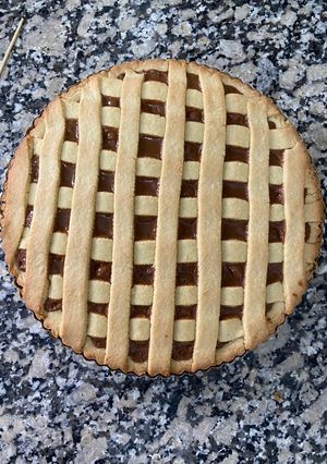 Una foto de Pasta frola de dulce de leche y chocolate
