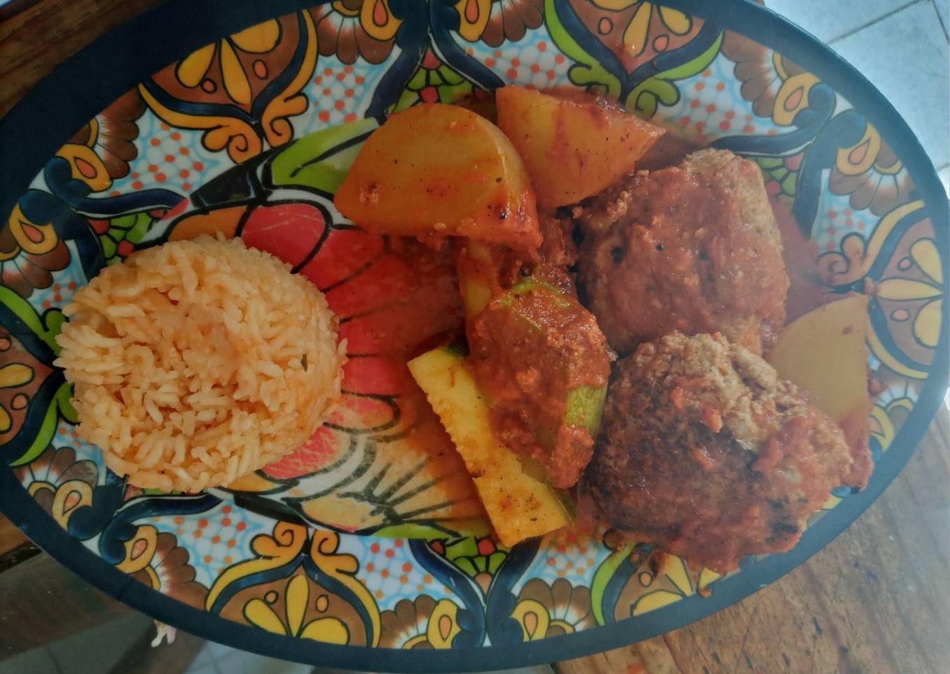 Albóndigas enchipotladas