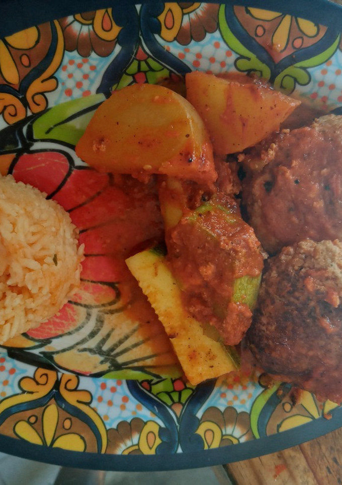 Una foto de Albóndigas enchipotladas