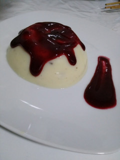 Foto de Mini pudins de baunilha com coulis de frutos vermelhos