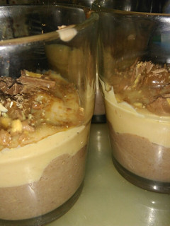 Una foto de Postre tipo Serenito de dulce de leche y chocolate 🍫