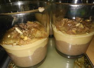 Una foto de Postre tipo Serenito de dulce de leche y chocolate 🍫