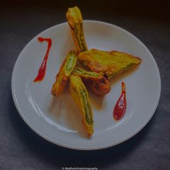 Broad Beans seed Pakore (Sheem bichi Pakoda) A picture of Broad Beans seed Pakore (Sheem bichi Pakoda).