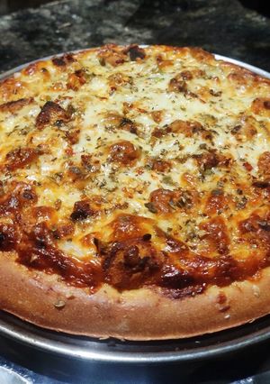 A picture of Chicken Pizza without oven.
