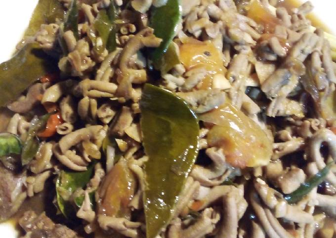 Bagaimana Membuat Oseng Usus Ayam, Enak