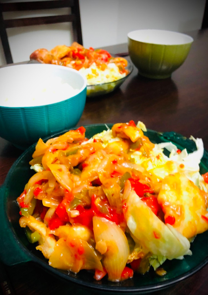 Una foto de Pechuga de pollo salteada con salsa de chile al wok Japonés TORINOCHILESOUCE🇺🇾🇯🇵鶏チリ（鶏のチリソース煮）