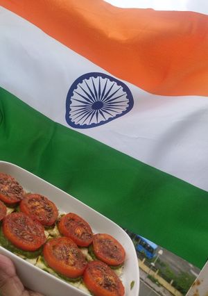 ત્રિરંગી પનીર સલાડ રેસીપી મુખ્ય ફોટો